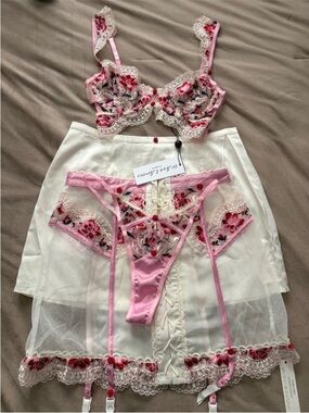 For Love And Lemons Floral Festival 4Pieces Set NWT
